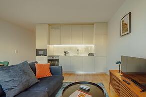 Legacy Oporto Premium Apartment B by Vacationy