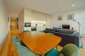 Legacy Oporto Premium Apartment B by Vacationy