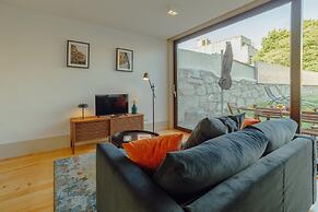 Legacy Oporto Premium Apartment B by Vacationy