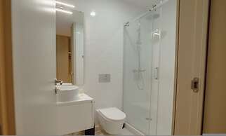 Legacy Oporto Premium Apartment B by Vacationy