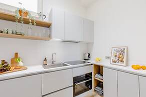 Casa Lazzaro Contemporary Ground Floor Apartment