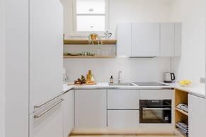 Casa Lazzaro Contemporary Ground Floor Apartment