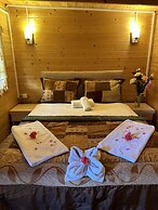 Felicity Hotel & Bungalows