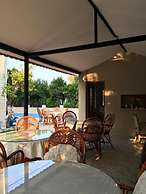 Felicity Hotel & Bungalows