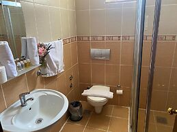 Felicity Hotel & Bungalows