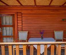 Felicity Hotel & Bungalows