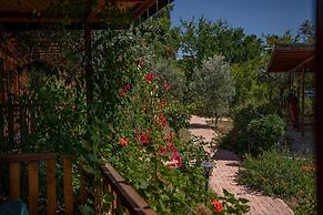 Felicity Hotel & Bungalows