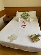 Felicity Hotel & Bungalows