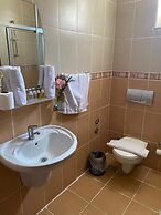 Felicity Hotel & Bungalows