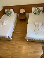 Felicity Hotel & Bungalows