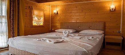 Felicity Hotel & Bungalows