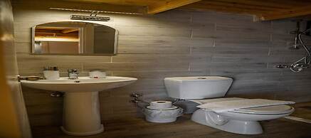 Felicity Hotel & Bungalows