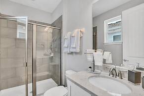 10 Bed Home Movie Theater Room, Pool, Spa Games 10 Bedroom Villa by Re