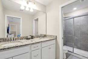 8 Bed 6 Bath Windsor Island Near Disney! 8 Bedroom Villa by Redawning