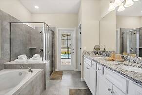 8 Bed 6 Bath Windsor Island Near Disney! 8 Bedroom Villa by Redawning