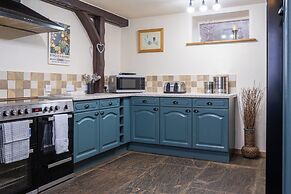 The Holmes Barn - Sleeps 16 - Pet Friendly
