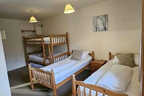 The Holmes Barn - Sleeps 16 - Pet Friendly