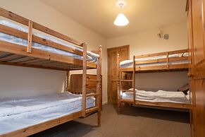 The Holmes Barn - Sleeps 16 - Peak District