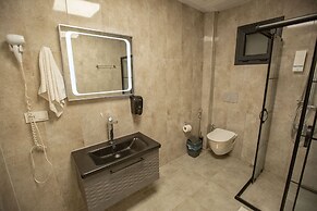 Poison Garden Suite & SPA