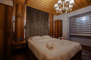 Poison Garden Suite & SPA