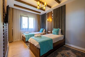 Poison Garden Suite & SPA