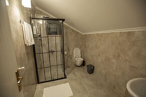 Poison Garden Suite & SPA