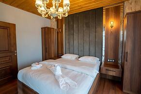 Poison Garden Suite & SPA