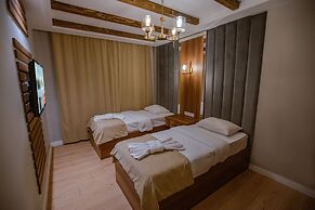 Poison Garden Suite & SPA