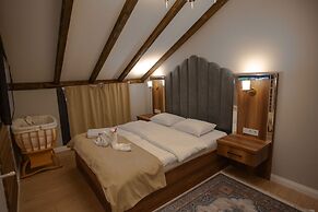 Poison Garden Suite & SPA