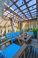 Poison Garden Suite & SPA