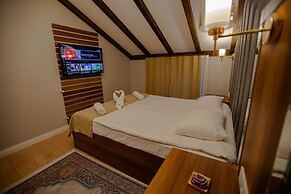 Poison Garden Suite & SPA