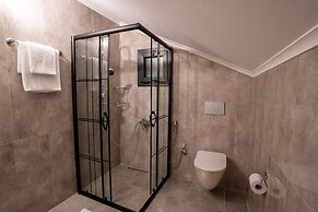 Poison Garden Suite & SPA