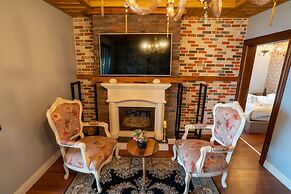 Poison Garden Suite & SPA