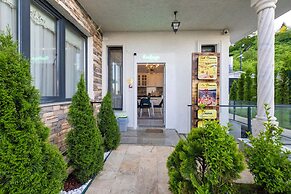 Poison Garden Suite & SPA