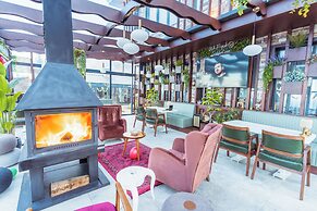 Poison Garden Suite & SPA