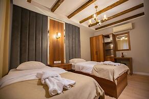 Poison Garden Suite & SPA