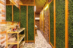 Poison Garden Suite & SPA