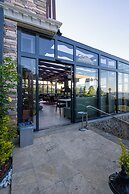 Poison Garden Suite & SPA