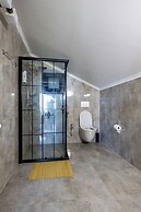 Poison Garden Suite & SPA