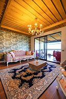 Poison Garden Suite & SPA
