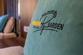 Poison Garden Suite & SPA
