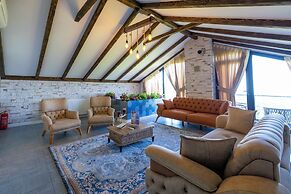 Poison Garden Suite & SPA