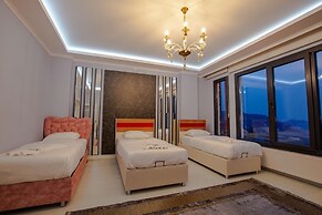 Poison Garden Suite & SPA