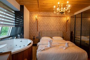 Poison Garden Suite & SPA