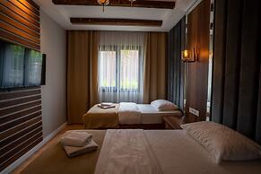 Poison Garden Suite & SPA