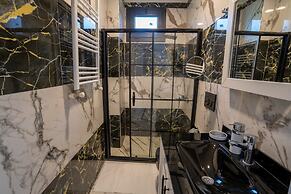 Poison Garden Suite & SPA