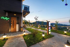 Poison Garden Suite & SPA