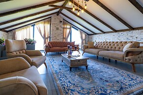 Poison Garden Suite & SPA