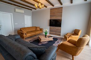 Poison Garden Suite & SPA