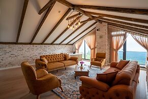 Poison Garden Suite & SPA